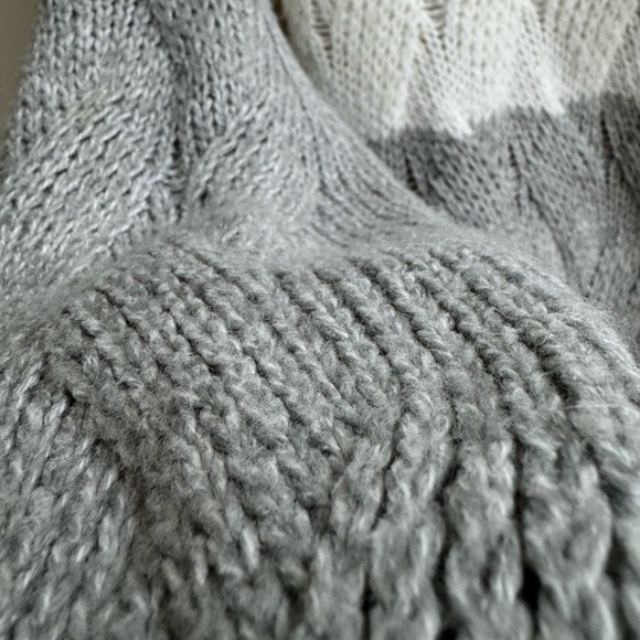 A. New. Day. Cable Knit Sweater Block Coloring White Grey Crew Neck Size Medium - Picture 5 of 9